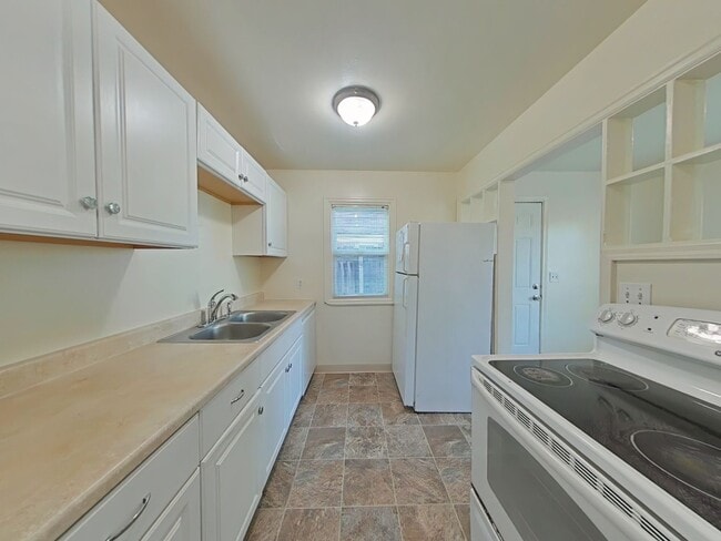 Photo - FALL SPECIAL ~ $1060 OFF FIRST MONTH RENT