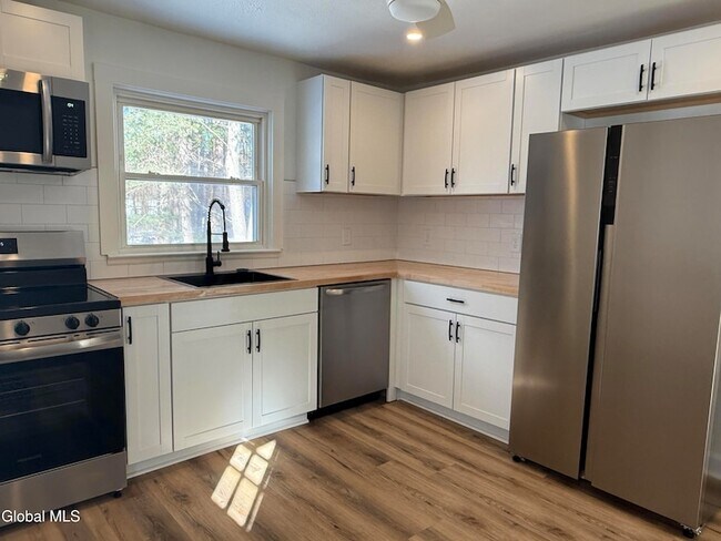 Photo - 98 Willow St