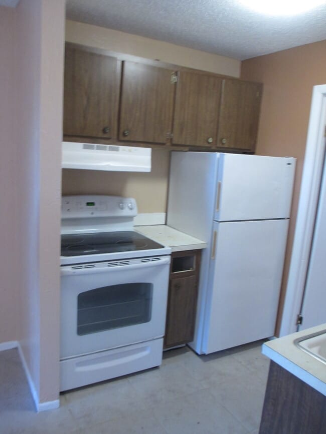 Building Photo - 1717 Dixon Blvd Unit 98