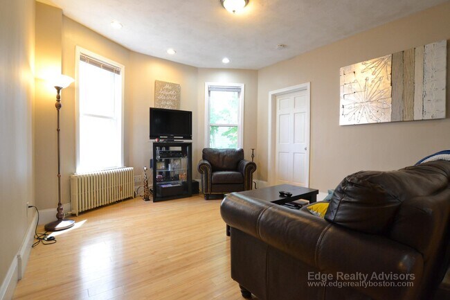 Photo - 108 Murdock St Unit 1