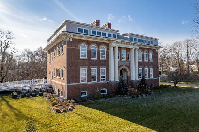 Mount Pleasant School - Mount Pleasant School Apartments