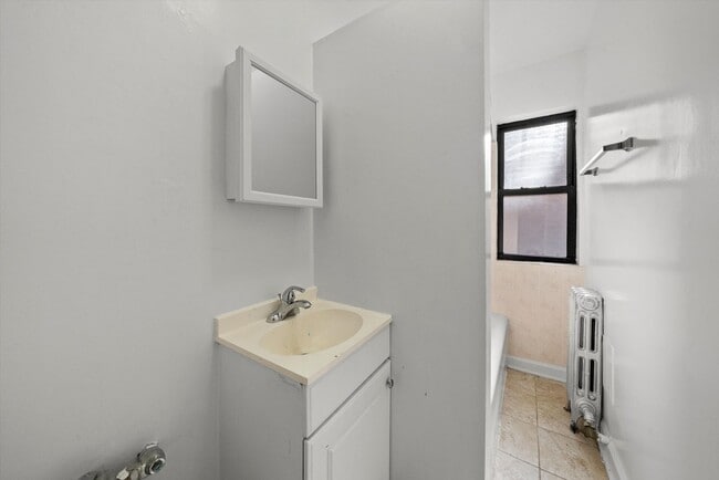 5417 Kenmore LLC
