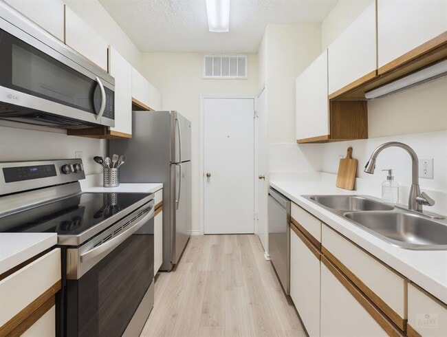 Photo - 2804 Rio Grande St Unit 201