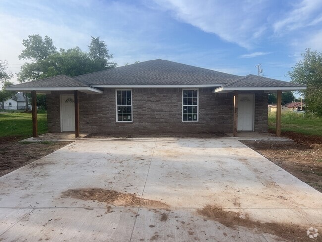 Building Photo - 805 SW Summit Ave Rental