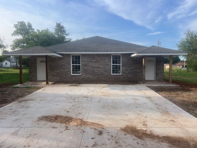 Building Photo - 805 SW Summit Ave Rental