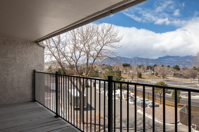 1BR, 1BA - 762SF