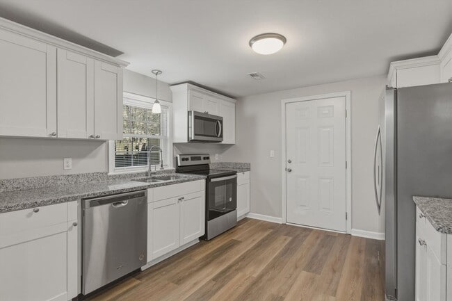 Photo - 720 Forbes St