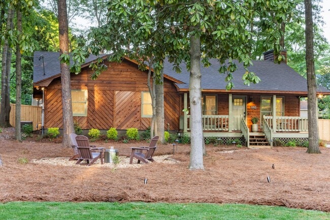 Building Photo - 550 N College St