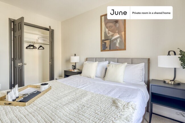 Room in Shared 5 bed/2.5 bath home in H Street