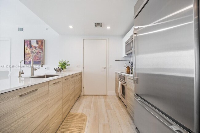 Photo - 1300 Brickell Bay Dr Unidad 3004