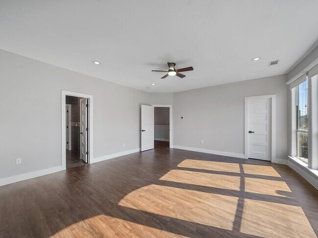 Photo - 3006 Chenevert St