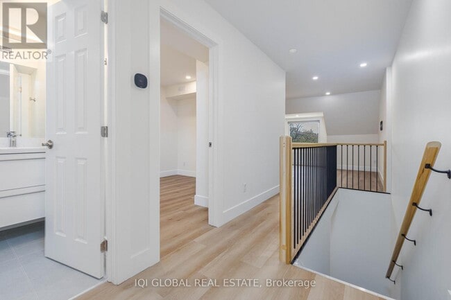 Photo - 1502 Dufferin St Unité 3rd Flr