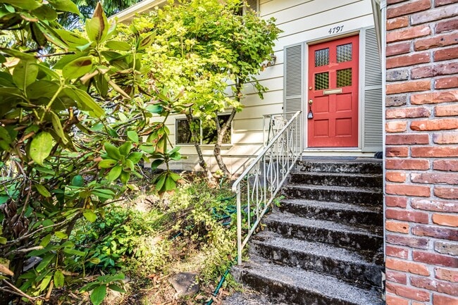 Building Photo - Beautiful 5 bedroom house in South Eugene!