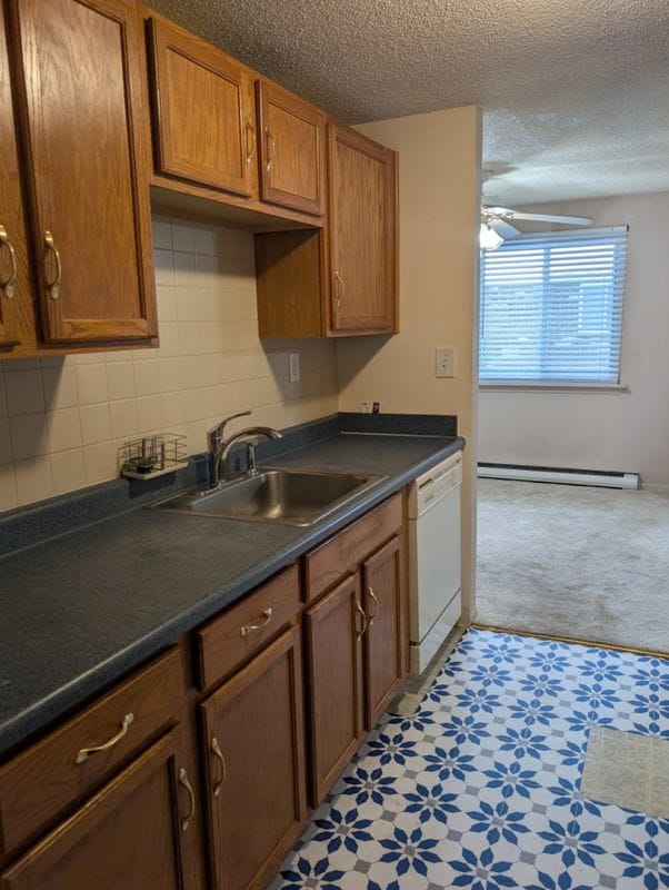 Photo - 6301 Robinson Rd