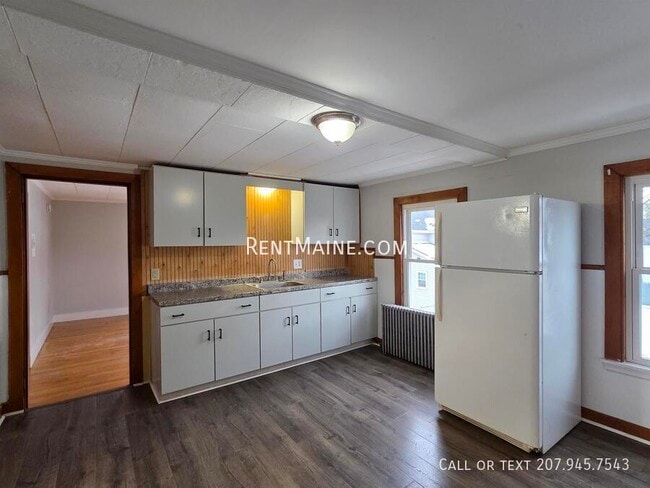 Building Photo - 302 Turner St