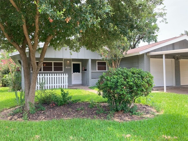 Photo - 1202 Dunstan Rd