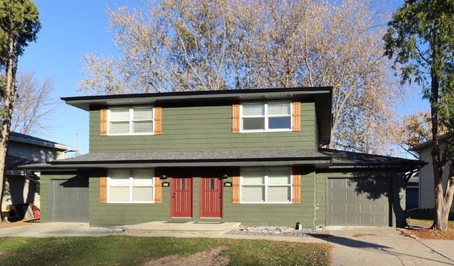 Building Photo - Updated 3-Bed Duplex with 1.5 Baths in Appleton