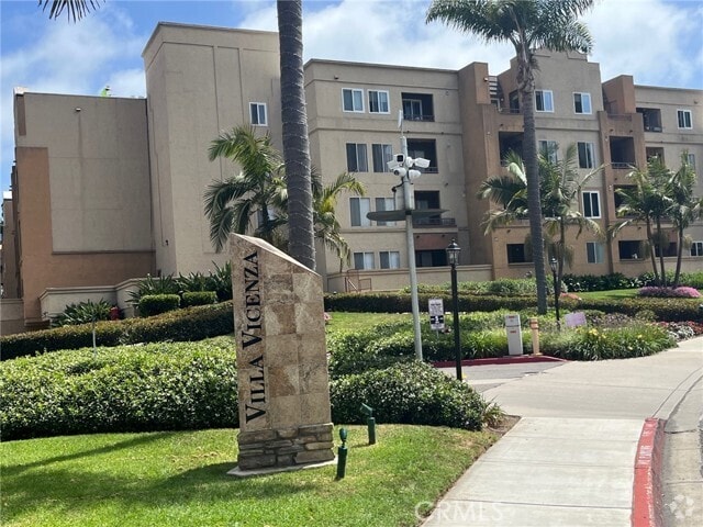 Building Photo - 8889 Caminito Plaza Centro Unit 7304 Rental