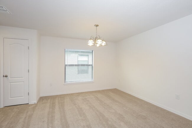 Photo - 745 Chatham Walk