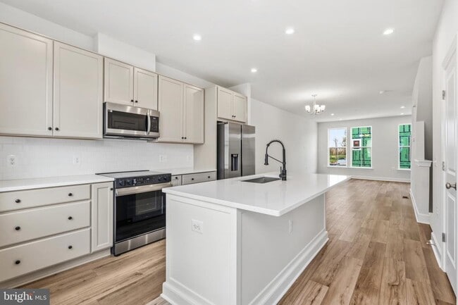 Photo - 602 Watermans Dr