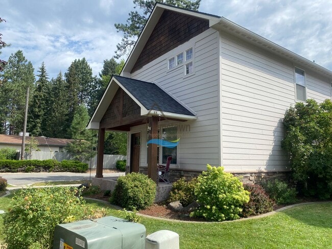 908 E Davis Ave