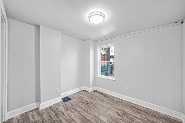 Photo - 137 E Miner St