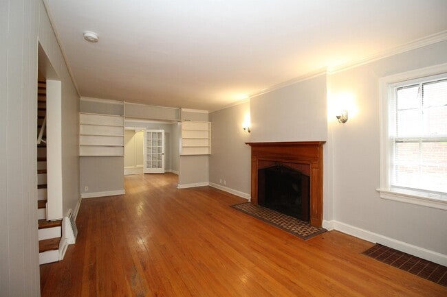 Photo - 707 E 72nd St