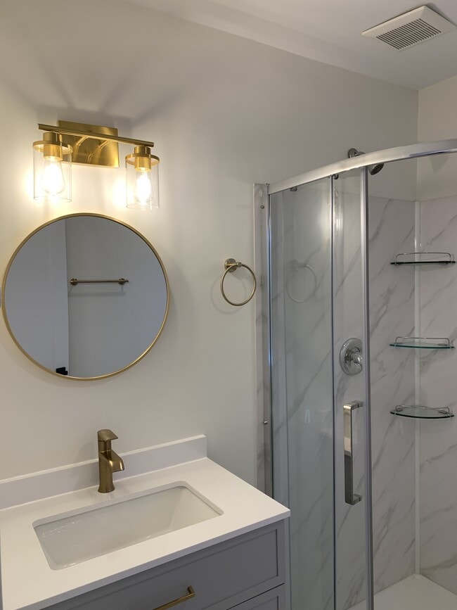 Photo - 105 Francfort Cres