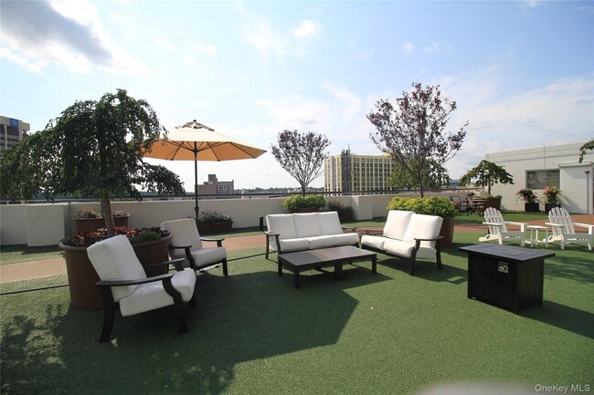 Building Photo - 10 City Pl Unit 12H