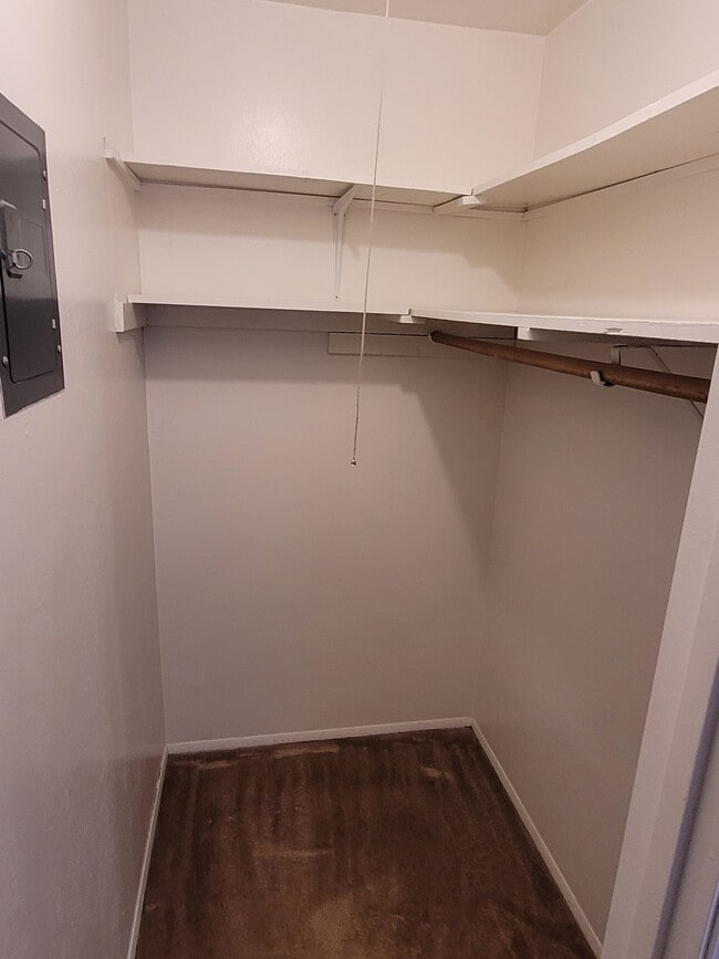 Photo - Oakview Lyndover Apartments