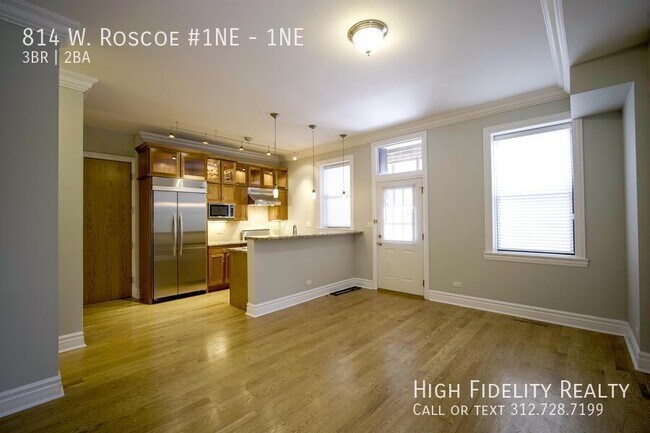 Photo - 814 W Roscoe St