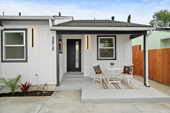 Photo - 5815 Saloma Ave