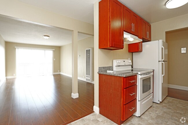 Photo - Summit Apartments