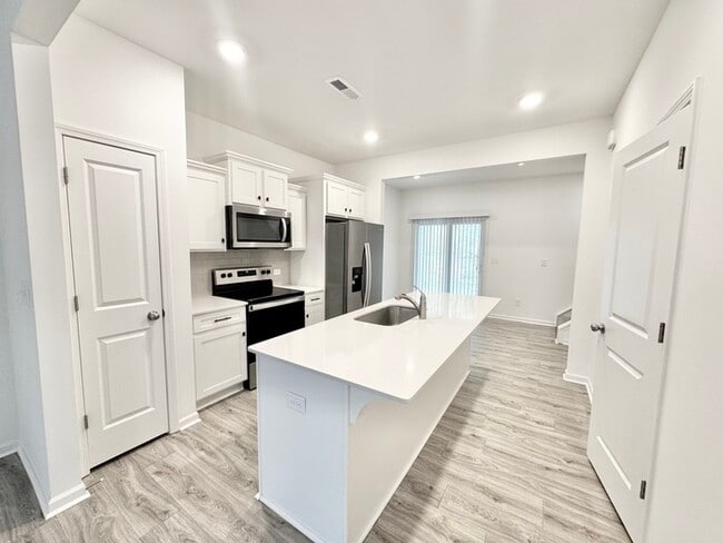 Photo - beautiful 2 br 2.5 ba townhome with covered front porch close to I-85