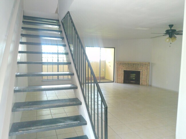 Photo - 2309 Capitan Dr