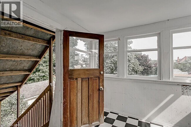 Photo - 153 Drummond St Unit UPPER