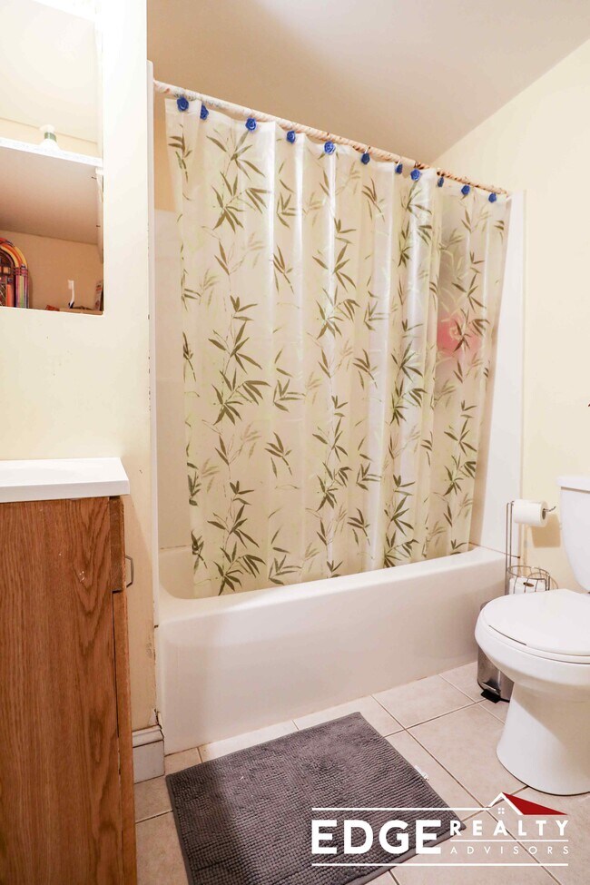 Photo - 21 Falkland St Unit 4