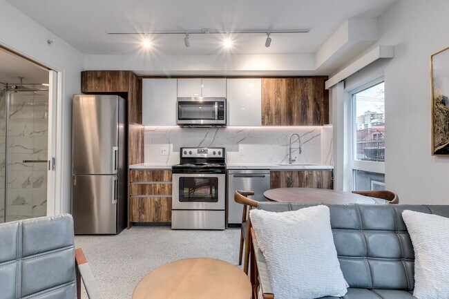 Building Photo - 1170 Barclay St Unit 106