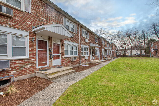 Building Photo - 53 Hiltbrand Rd Unit APT 3-2