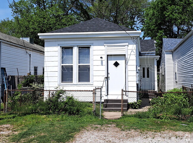Building Photo - 3011 Rowan St Rental