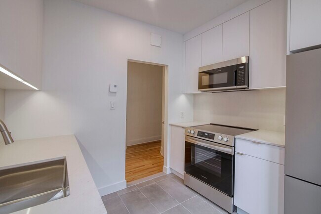 Photo - 4890 Queen Mary Road Unité 0012A