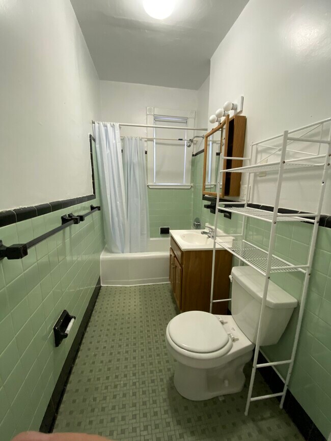 Photo - 1595 Beacon St Unidad 6