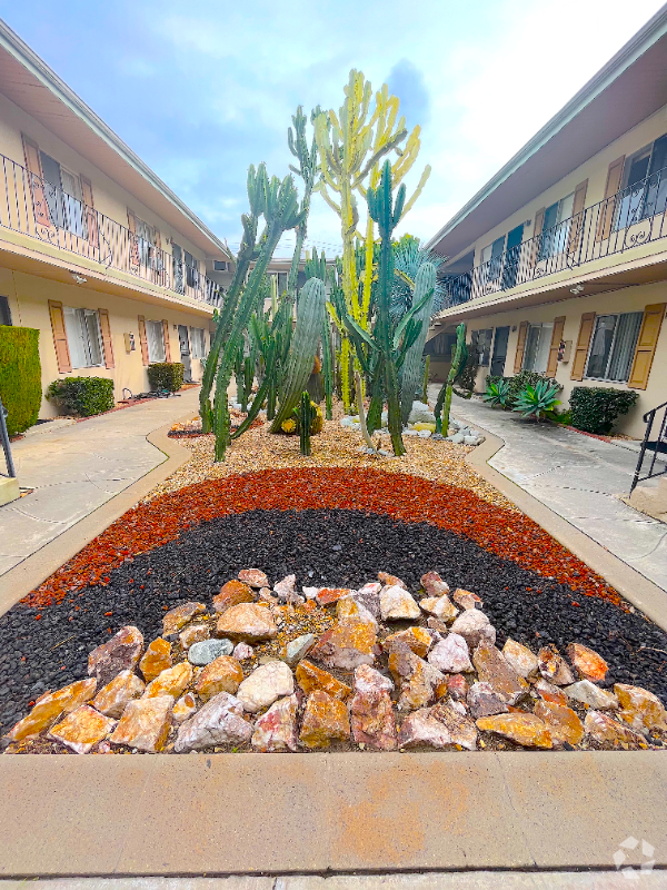 Building Photo - 850 S Rosemead Blvd Unit 2 Rental