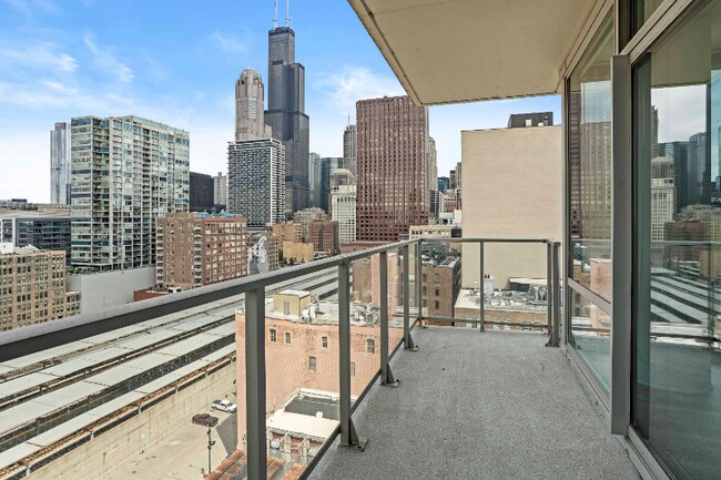 Photo - 720 S Clark St