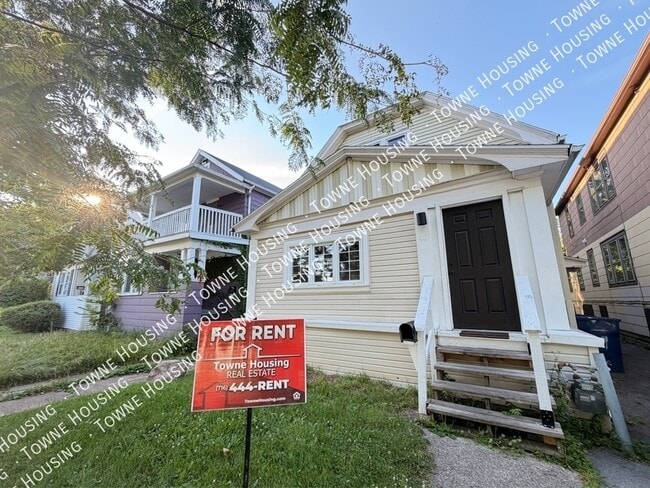 Building Photo - 99 Custer St