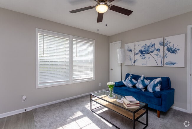 1 habitación, 1 baño - 689 pies cuadrados - Sala de estar - The Ridges