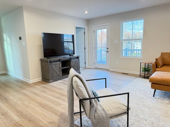 Photo - 122 Grove Hill Ter