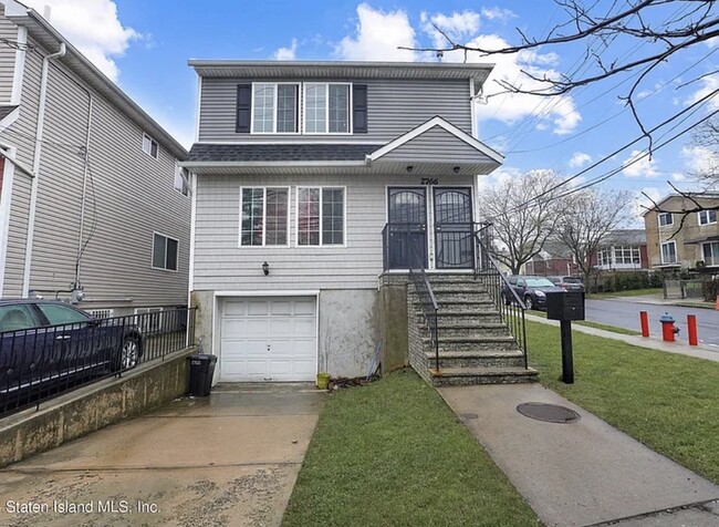 2766 Richmond Ter