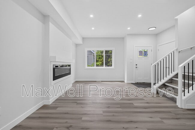Photo - 10821-10112 112 St NW