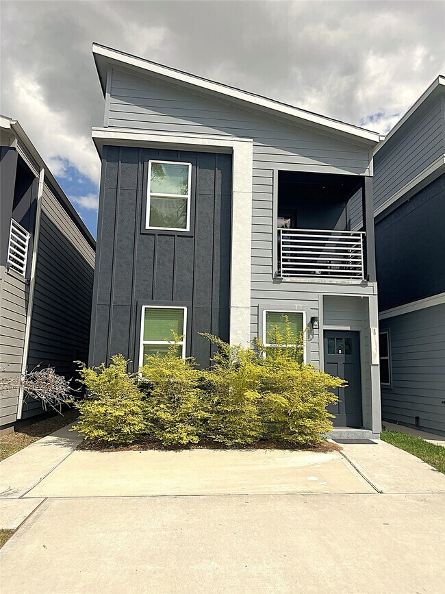 Building Photo - 19106 Sears Dr Unit B